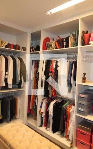 Apartamento à venda com 198m², 3 quartos e 6 vagasQuarto 3 - Closet