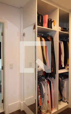 Apartamento à venda com 198m², 3 quartos e 6 vagasQuarto 3 - Closet