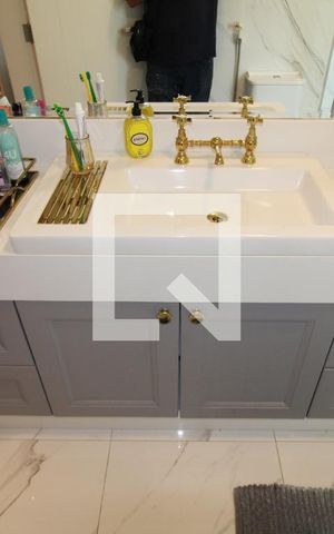 Apartamento à venda com 198m², 3 quartos e 6 vagasQuarto 3 - Banheiro