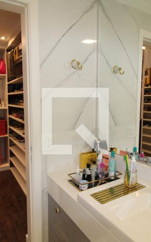 Apartamento à venda com 198m², 3 quartos e 6 vagasQuarto 3 - Banheiro