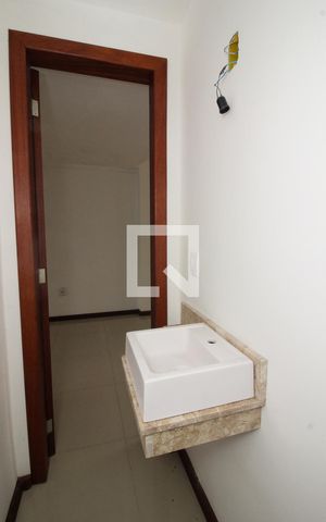 Casa à venda com 117m², 3 quartos e 2 vagas Casa à venda com 117m², 3 quartos e 2 vagasLava