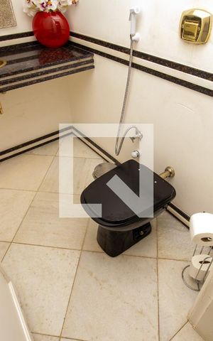 Casa de condomínio à venda com 520m², 4 quartos e 2 vagas Casa de condomínio à venda com 520m², 4 quartos e 2 vagasLavabo