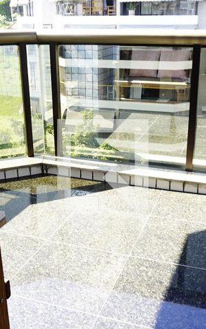 Apartamento à venda com 239m², 5 quartos e 3 vagasVaranda - Sala