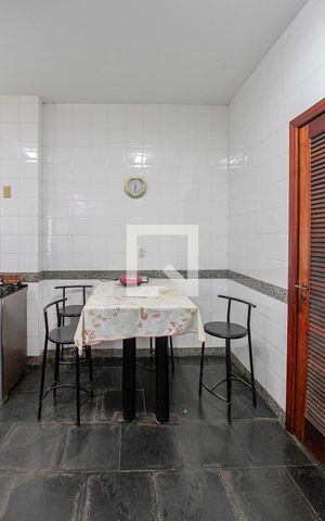 Casa de condomínio para alugar com 600m², 3 quartos e sem vaga Casa de condomínio para alugar com 600m², 3 quartos e sem vagaCozinha