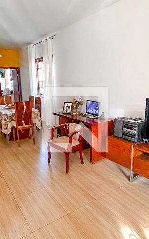 Casa à venda com 230m², 4 quartos e 5 vagas Casa à venda com 230m², 4 quartos e 5 vagasSala