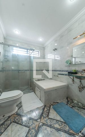 Casa à venda com 300m², 5 quartos e 3 vagas Casa à venda com 300m², 5 quartos e 3 vagasBanheiro da Suíte 1
