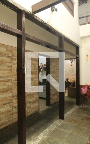 Casa à venda com 253m², 4 quartos e 1 vagaÁtrio