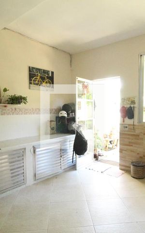 Casa à venda com 253m², 4 quartos e 1 vagaÁrea de serviço