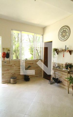 Casa à venda com 253m², 4 quartos e 1 vagaÁrea de serviço