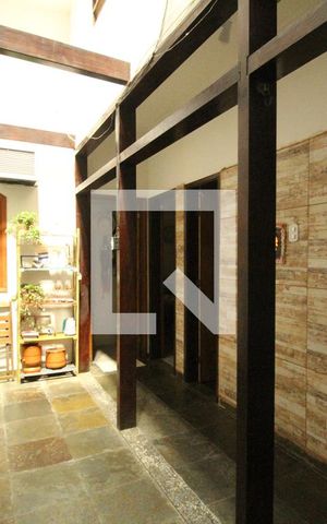 Casa à venda com 253m², 4 quartos e 1 vagaÁtrio
