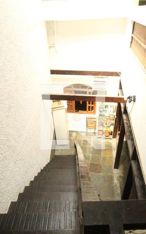 Casa à venda com 253m², 4 quartos e 1 vagaÁtrio/escada