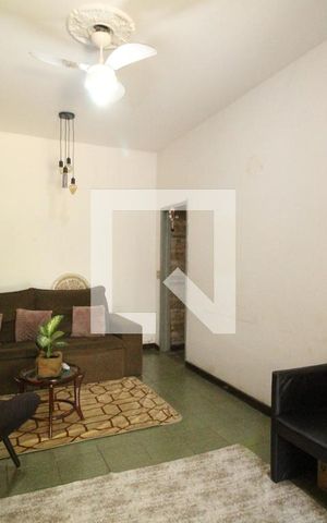 Casa à venda com 253m², 4 quartos e 1 vagaSala