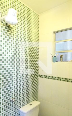 Casa à venda com 253m², 4 quartos e 1 vagaBanheiro da suíte