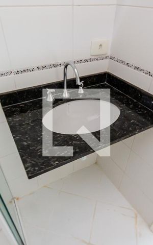 Casa de condomínio à venda com 133m², 4 quartos e 3 vagas Casa de condomínio à venda com 133m², 4 quartos e 3 vagasBanheiro