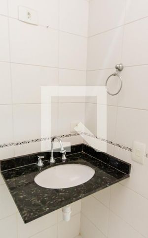 Casa de condomínio à venda com 133m², 4 quartos e 3 vagas Casa de condomínio à venda com 133m², 4 quartos e 3 vagasBanheiro