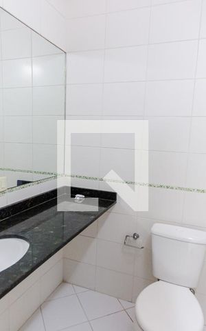 Casa de condomínio à venda com 133m², 4 quartos e 3 vagas Casa de condomínio à venda com 133m², 4 quartos e 3 vagasBanheiro da Suíte