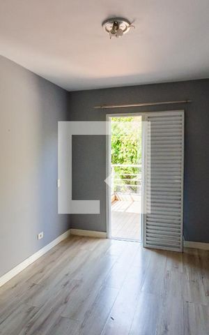 Casa de condomínio à venda com 133m², 4 quartos e 3 vagas Casa de condomínio à venda com 133m², 4 quartos e 3 vagasSuíte