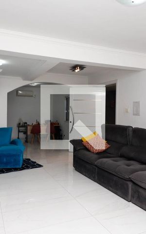 Casa à venda com 393m², 4 quartos e 5 vagas Casa à venda com 393m², 4 quartos e 5 vagasSala