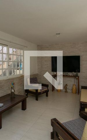 Casa à venda com 180m², 4 quartos e 3 vagas Casa à venda com 180m², 4 quartos e 3 vagasSala