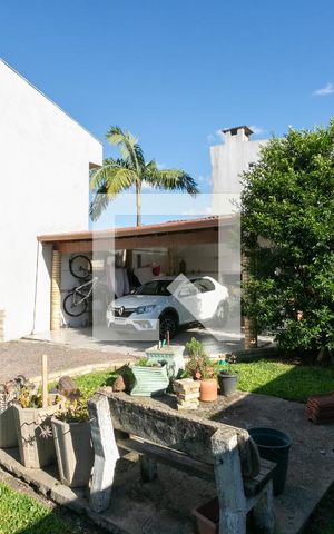 Casa à venda com 180m², 4 quartos e 3 vagas Casa à venda com 180m², 4 quartos e 3 vagasÁrea externa