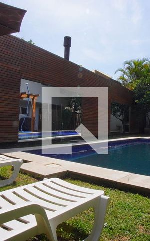 Casa à venda com 500m², 3 quartos e 4 vagasQuintal Fundos - Piscina