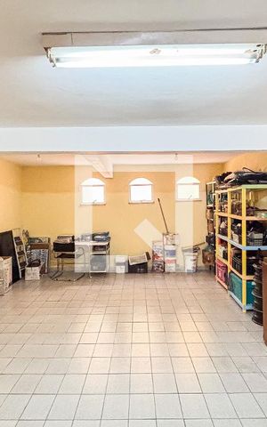 Casa à venda com 250m², 3 quartos e 6 vagas Casa à venda com 250m², 3 quartos e 6 vagasGaragem