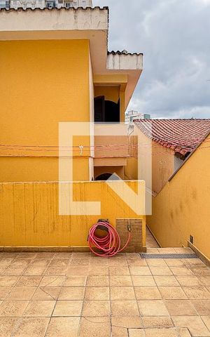 Casa à venda com 250m², 3 quartos e 6 vagas Casa à venda com 250m², 3 quartos e 6 vagasQuintal