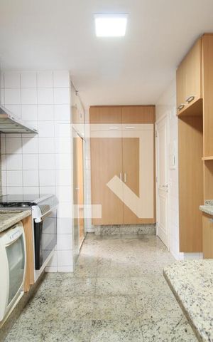Apartamento à venda com 151m², 4 quartos e 3 vagasCozinha - Armários