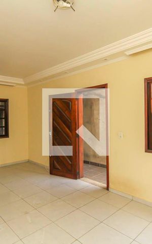 Casa à venda com 220m², 3 quartos e 2 vagas Casa à venda com 220m², 3 quartos e 2 vagasSala