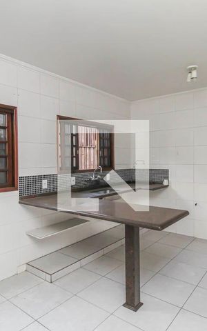 Casa à venda com 220m², 3 quartos e 2 vagas Casa à venda com 220m², 3 quartos e 2 vagasCozinha