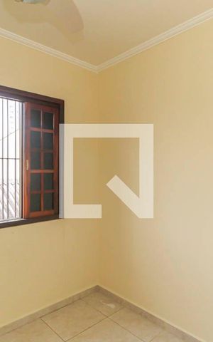 Casa à venda com 220m², 3 quartos e 2 vagas Casa à venda com 220m², 3 quartos e 2 vagasQuarto 3