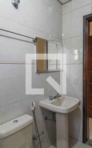 Casa à venda com 220m², 3 quartos e 2 vagas Casa à venda com 220m², 3 quartos e 2 vagasBanheiro 2
