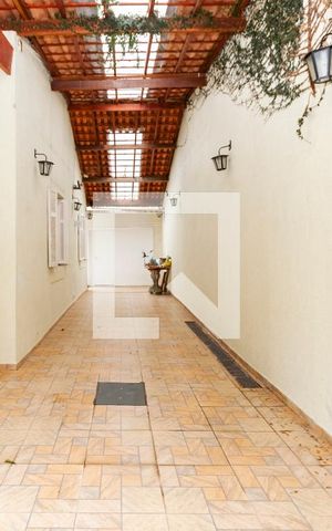 Casa à venda com 196m², 4 quartos e 4 vagas Casa à venda com 196m², 4 quartos e 4 vagasGaragem