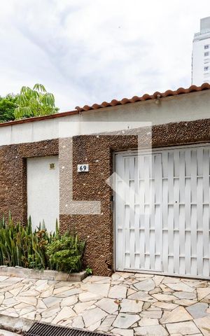 Casa à venda com 196m², 4 quartos e 4 vagas Casa à venda com 196m², 4 quartos e 4 vagasFachada