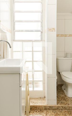 Casa à venda com 196m², 4 quartos e 4 vagas Casa à venda com 196m², 4 quartos e 4 vagasEdícula 1/ Banheiro