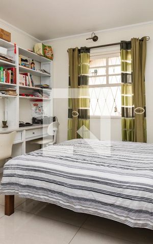 Casa à venda com 196m², 4 quartos e 4 vagas Casa à venda com 196m², 4 quartos e 4 vagasQuarto