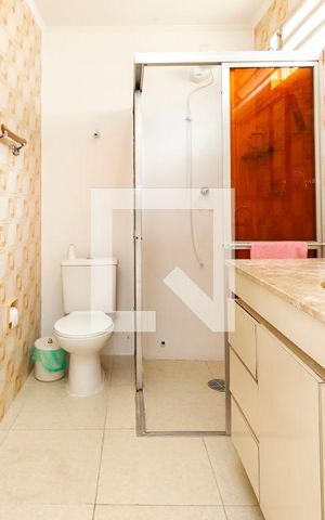 Casa à venda com 196m², 4 quartos e 4 vagas Casa à venda com 196m², 4 quartos e 4 vagasEdícula 2/ Banheiro