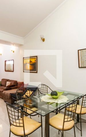 Casa à venda com 196m², 4 quartos e 4 vagas Casa à venda com 196m², 4 quartos e 4 vagasSala