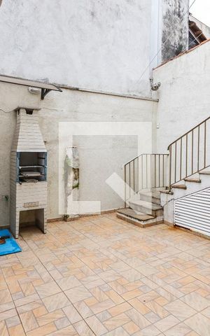 Casa à venda com 196m², 4 quartos e 4 vagas Casa à venda com 196m², 4 quartos e 4 vagasQuintal
