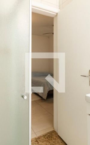 Casa à venda com 196m², 4 quartos e 4 vagas Casa à venda com 196m², 4 quartos e 4 vagasEdícula 1/ Banheiro