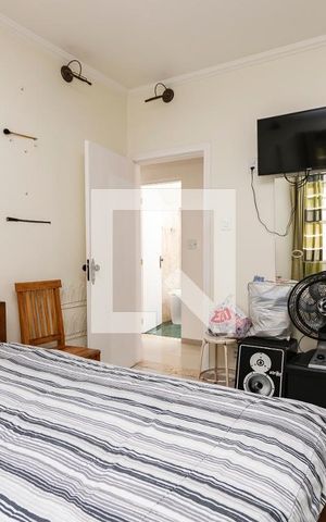 Casa à venda com 196m², 4 quartos e 4 vagas Casa à venda com 196m², 4 quartos e 4 vagasQuarto