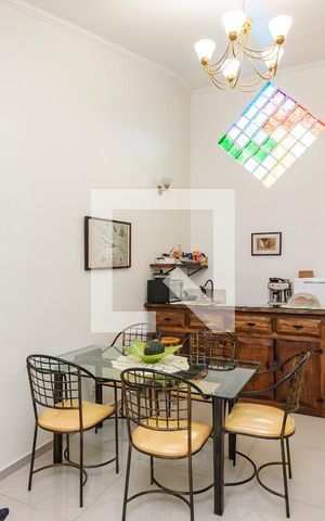 Casa à venda com 196m², 4 quartos e 4 vagas Casa à venda com 196m², 4 quartos e 4 vagasSala