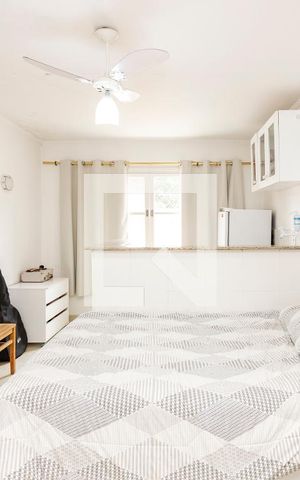 Casa à venda com 196m², 4 quartos e 4 vagas Casa à venda com 196m², 4 quartos e 4 vagasEdícula 2/ Quarto