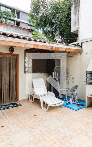 Casa à venda com 196m², 4 quartos e 4 vagas Casa à venda com 196m², 4 quartos e 4 vagasQuintal