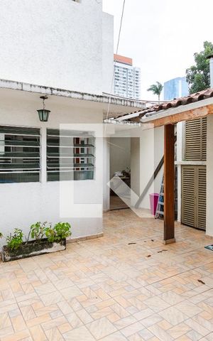 Casa à venda com 196m², 4 quartos e 4 vagas Casa à venda com 196m², 4 quartos e 4 vagasQuintal