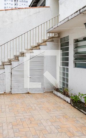 Casa à venda com 196m², 4 quartos e 4 vagas Casa à venda com 196m², 4 quartos e 4 vagasQuintal