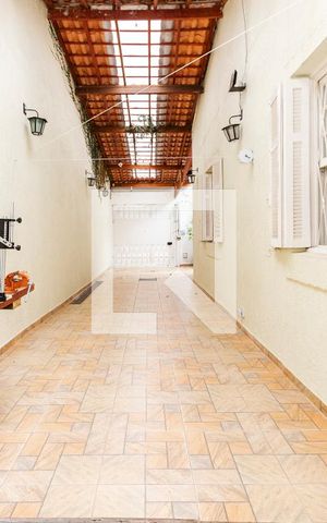 Casa à venda com 196m², 4 quartos e 4 vagas Casa à venda com 196m², 4 quartos e 4 vagasGaragem