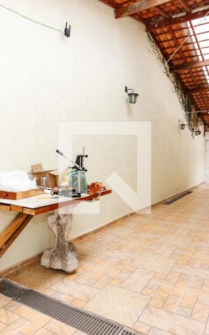 Casa à venda com 196m², 4 quartos e 4 vagas Casa à venda com 196m², 4 quartos e 4 vagasGaragem