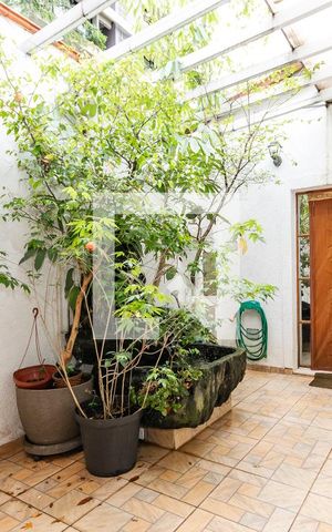 Casa à venda com 196m², 4 quartos e 4 vagas Casa à venda com 196m², 4 quartos e 4 vagasEntrada