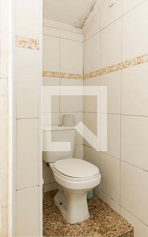 Casa à venda com 196m², 4 quartos e 4 vagas Casa à venda com 196m², 4 quartos e 4 vagasEdícula 1/ Banheiro